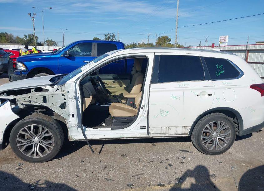 Photo 14 of 2018 Mitsubishi Outlander SEL (VIN JA4AD3A39JZ010200)