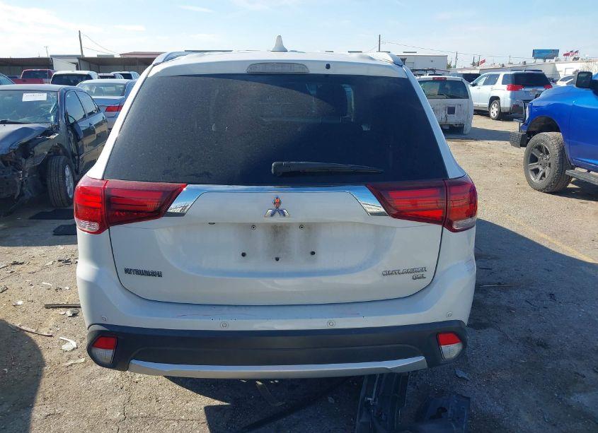 Photo 16 of 2018 Mitsubishi Outlander SEL (VIN JA4AD3A39JZ010200)