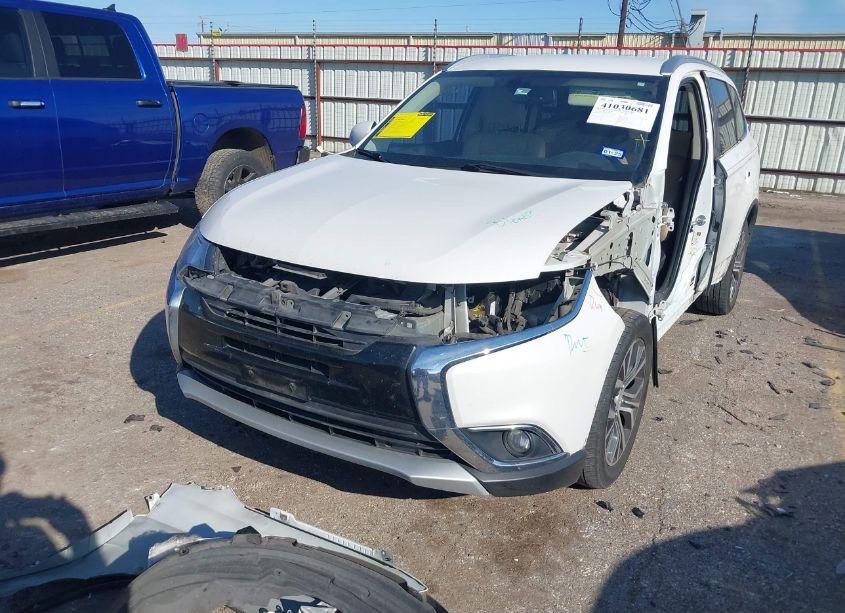 Photo 2 of 2018 Mitsubishi Outlander SEL (VIN JA4AD3A39JZ010200)