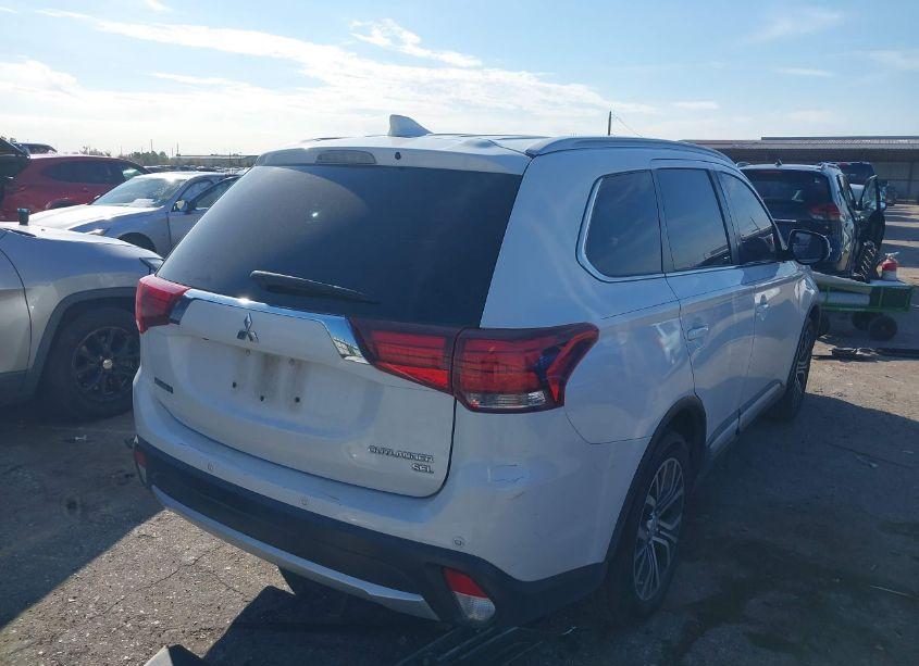 Photo 4 of 2018 Mitsubishi Outlander SEL (VIN JA4AD3A39JZ010200)