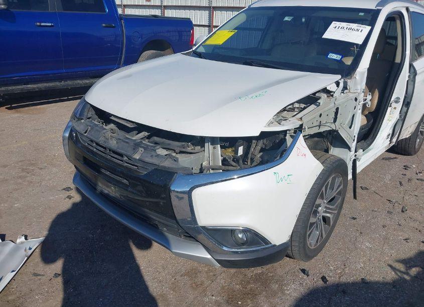 Photo 6 of 2018 Mitsubishi Outlander SEL (VIN JA4AD3A39JZ010200)