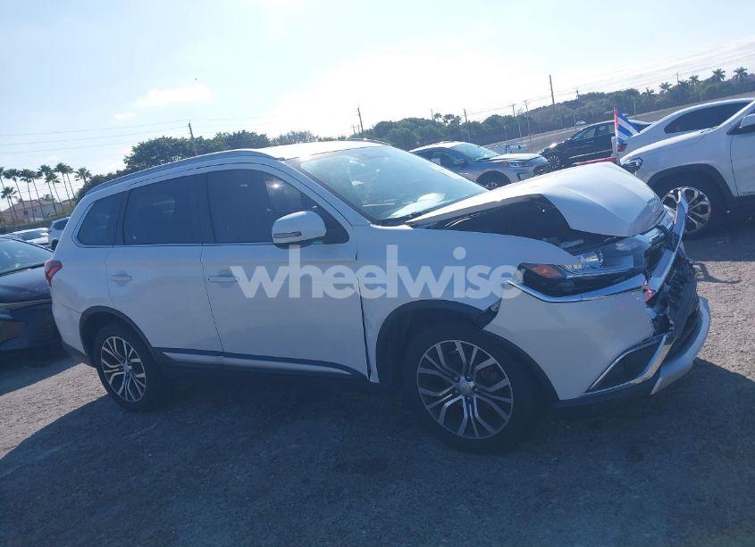 Photo 13 of 2018 Mitsubishi Outlander SEL (VIN JA4AD3A39JZ011427)