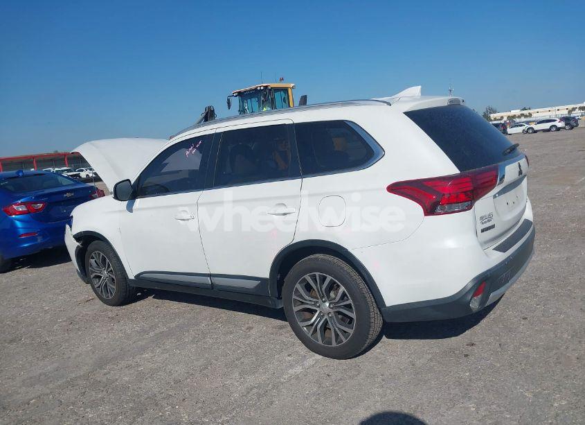 Photo 14 of 2018 Mitsubishi Outlander SEL (VIN JA4AD3A39JZ011427)