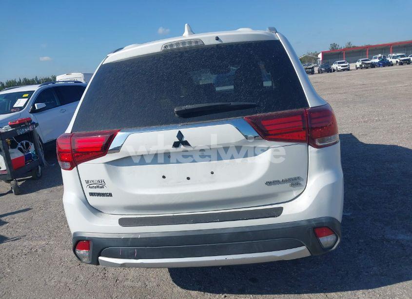 Photo 16 of 2018 Mitsubishi Outlander SEL (VIN JA4AD3A39JZ011427)