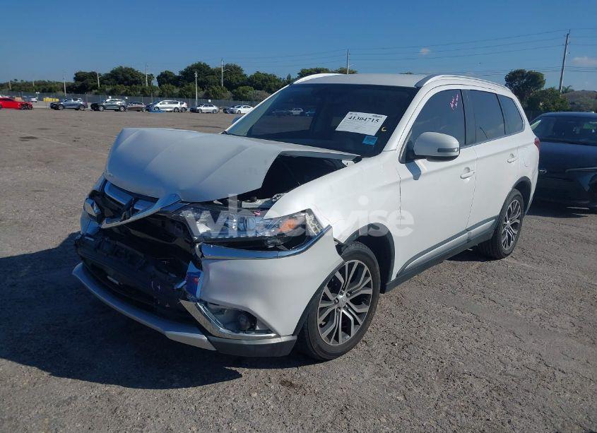 Photo 2 of 2018 Mitsubishi Outlander SEL (VIN JA4AD3A39JZ011427)