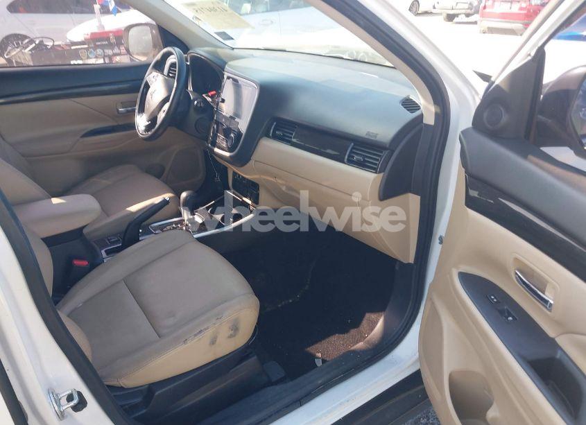 Photo 5 of 2018 Mitsubishi Outlander SEL (VIN JA4AD3A39JZ011427)