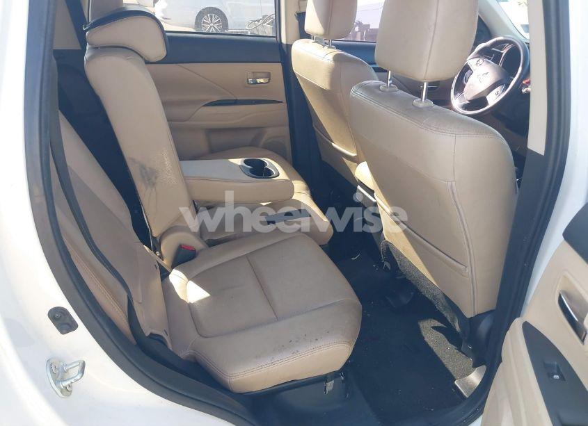 Photo 8 of 2018 Mitsubishi Outlander SEL (VIN JA4AD3A39JZ011427)