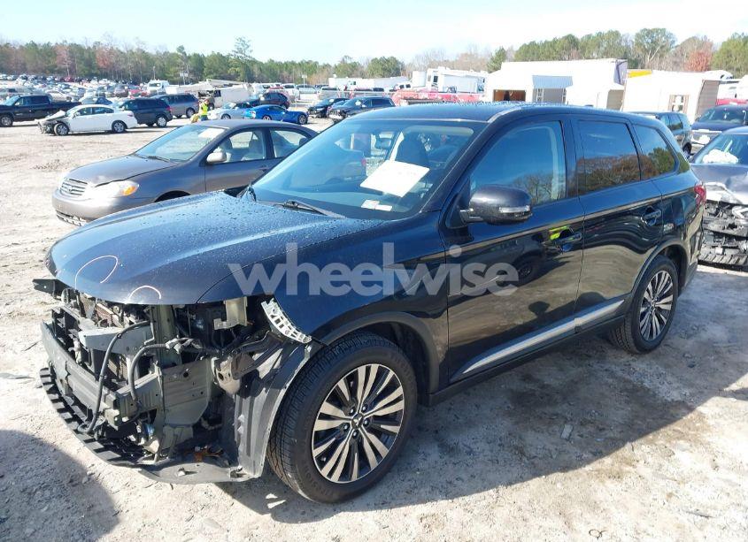 Photo 2 of 2019 Mitsubishi Outlander SE (VIN JA4AD3A39KZ013809)