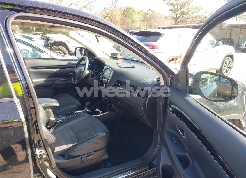 Photo 5 of 2019 Mitsubishi Outlander SE (VIN JA4AD3A39KZ013809)