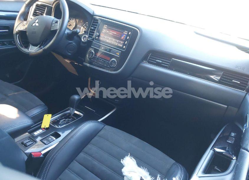 Photo 5 of 2019 Mitsubishi Outlander LE (VIN JA4AD3A39KZ028990)