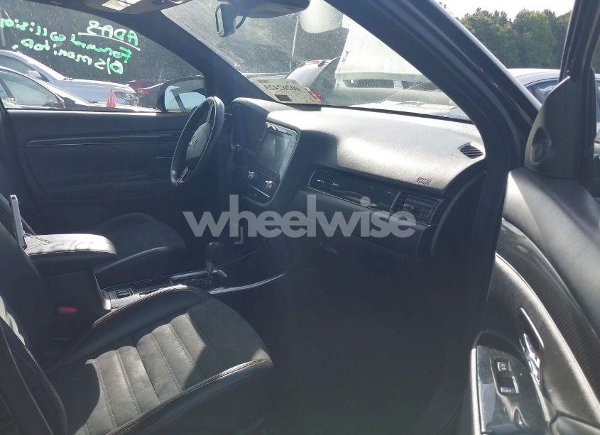 Photo 5 of 2020 Mitsubishi Outlander LE 2.4/SE 2.4/SEL 2.4/SP 2.4 (VIN JA4AD3A39LZ031129)