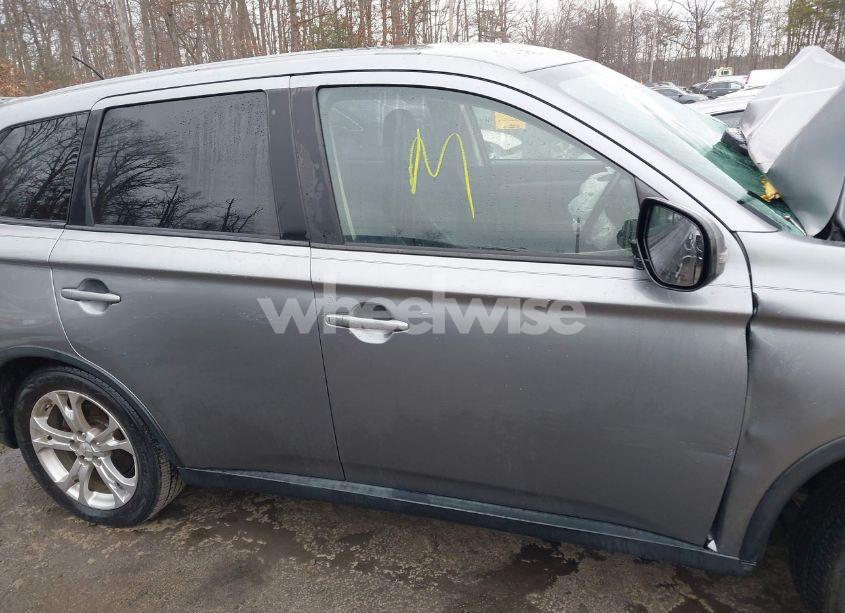 Photo 12 of 2015 Mitsubishi Outlander SE (VIN JA4AD3A3XFZ009385)