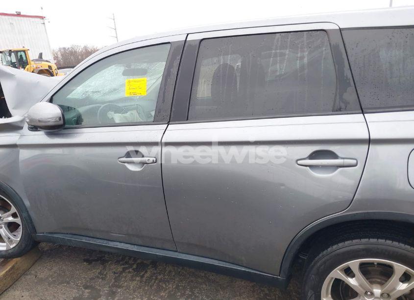 Photo 13 of 2015 Mitsubishi Outlander SE (VIN JA4AD3A3XFZ009385)