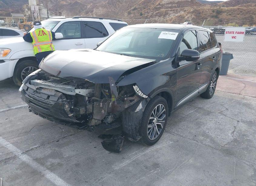 Photo 2 of 2017 Mitsubishi Outlander SE (VIN JA4AD3A3XHZ064311)