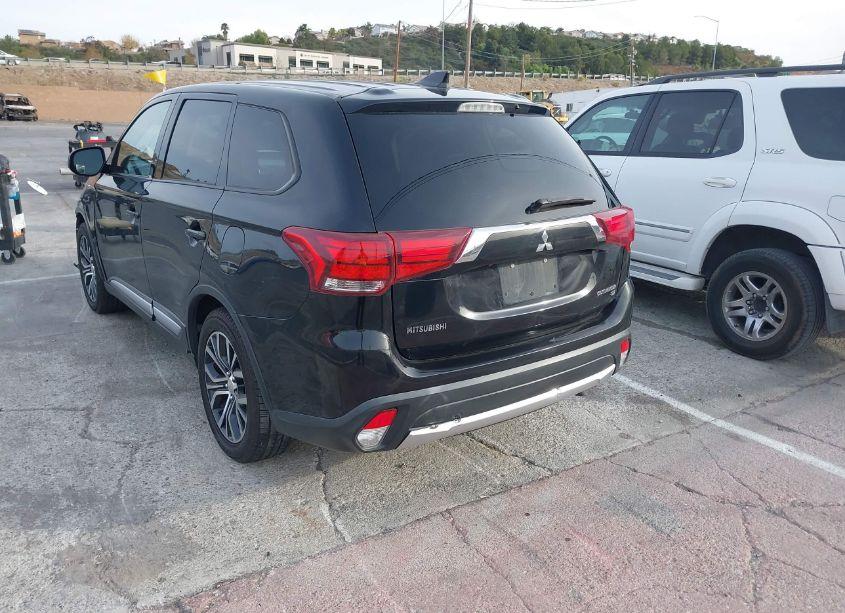 Photo 3 of 2017 Mitsubishi Outlander SE (VIN JA4AD3A3XHZ064311)