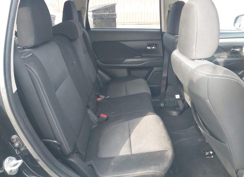 Photo 8 of 2017 Mitsubishi Outlander SE (VIN JA4AD3A3XHZ064311)