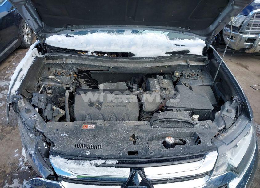 Photo 10 of 2018 Mitsubishi Outlander SE (VIN JA4AD3A3XJJ002119)