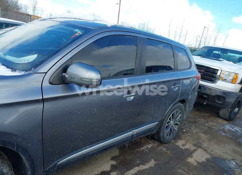 Photo 14 of 2018 Mitsubishi Outlander SE (VIN JA4AD3A3XJJ002119)