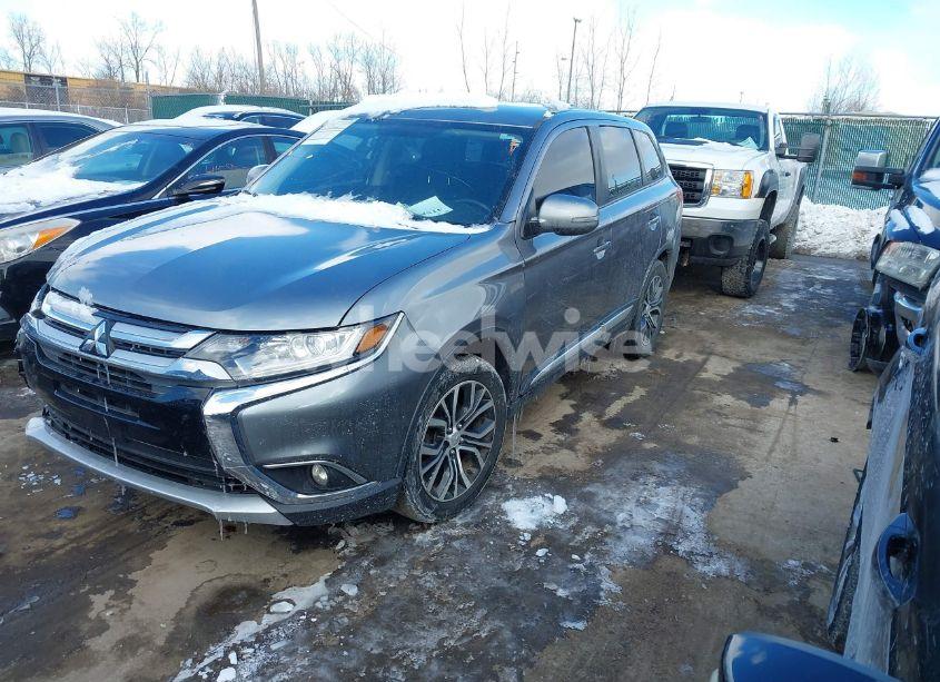 Photo 2 of 2018 Mitsubishi Outlander SE (VIN JA4AD3A3XJJ002119)