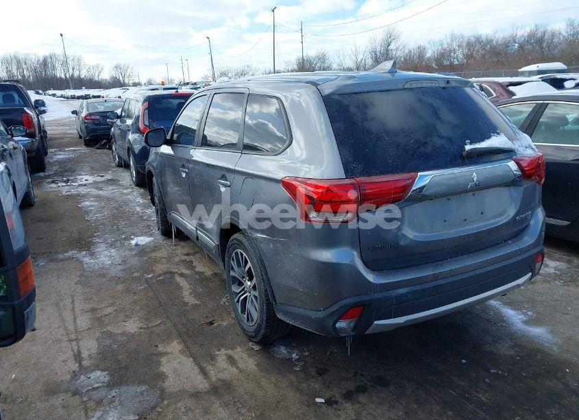 Photo 3 of 2018 Mitsubishi Outlander SE (VIN JA4AD3A3XJJ002119)
