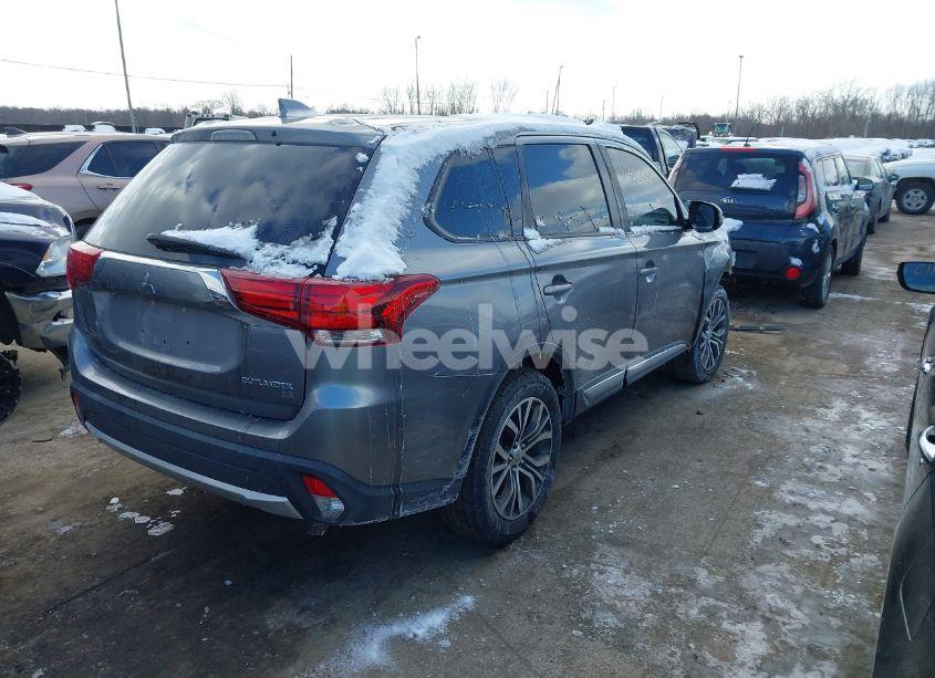 Photo 4 of 2018 Mitsubishi Outlander SE (VIN JA4AD3A3XJJ002119)