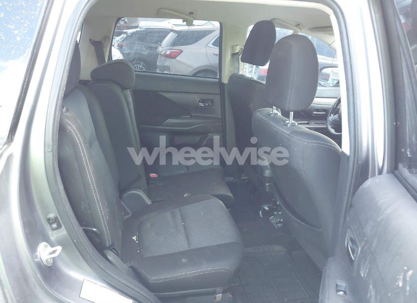 Photo 8 of 2018 Mitsubishi Outlander SE (VIN JA4AD3A3XJJ002119)