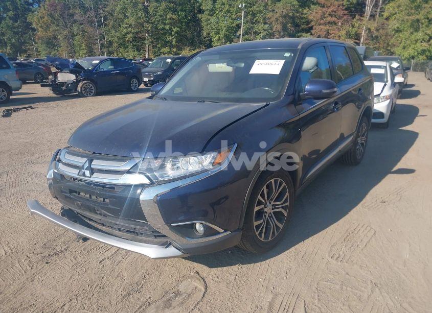 Photo 2 of 2018 Mitsubishi Outlander SE (VIN JA4AD3A3XJZ000436)
