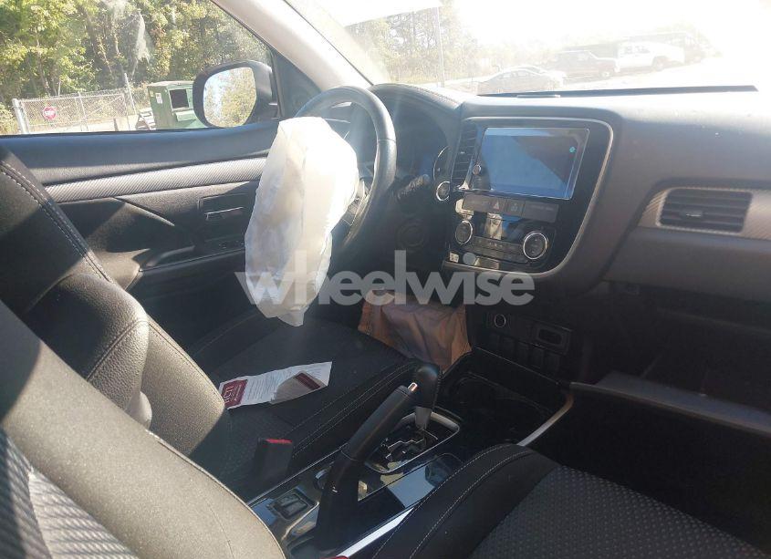 Photo 5 of 2018 Mitsubishi Outlander SE (VIN JA4AD3A3XJZ000436)