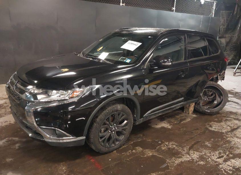 Photo 2 of 2018 Mitsubishi Outlander LE (VIN JA4AD3A3XJZ048549)