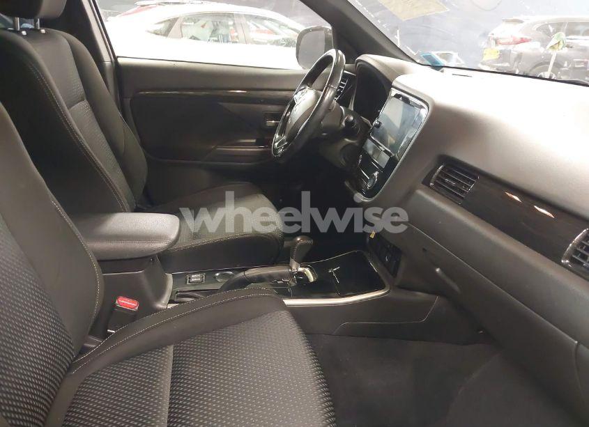 Photo 5 of 2018 Mitsubishi Outlander LE (VIN JA4AD3A3XJZ048549)