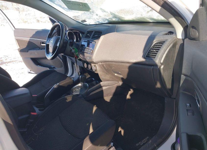 Photo 5 of 2016 Mitsubishi Outlander SPORT 2.0 ES (VIN JA4AP3AU0GZ060895)