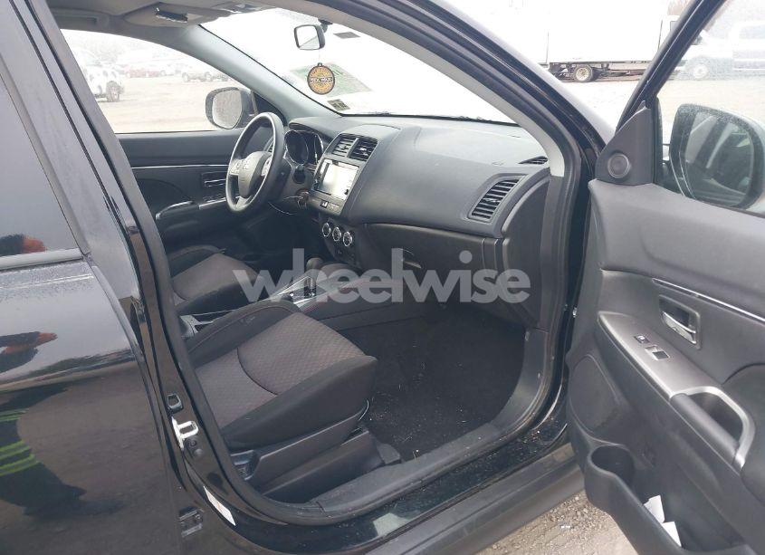 Photo 5 of 2019 Mitsubishi Outlander SPORT 2.0 LE/2.0 SP (VIN JA4AP3AU0KU023173)