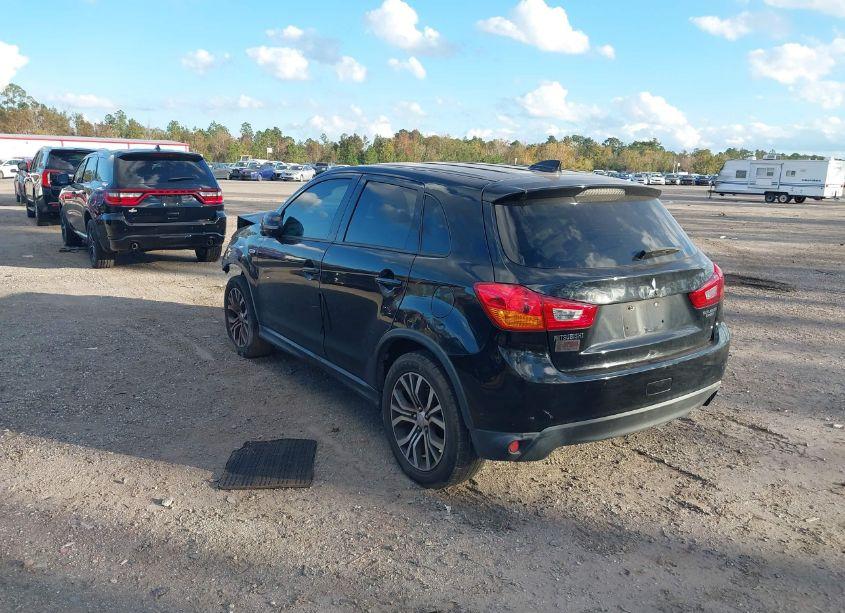 Photo 3 of 2017 Mitsubishi Outlander SPORT 2.0 ES/2.0 LE (VIN JA4AP3AU1HZ007091)