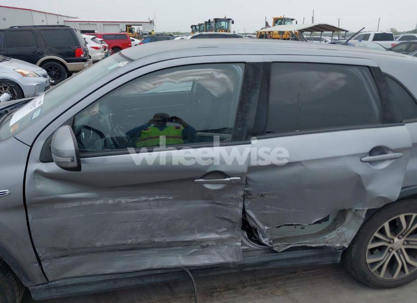 Photo 6 of 2016 Mitsubishi Outlander SPORT 2.0 ES (VIN JA4AP3AU2GZ059201)