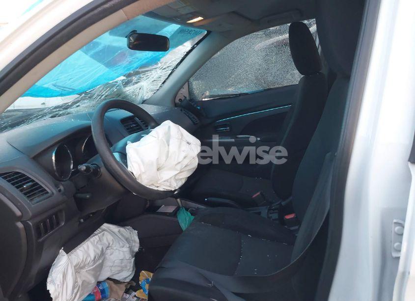 Photo 5 of 2018 Mitsubishi Outlander SPORT (VIN JA4AP3AU2JU021990)