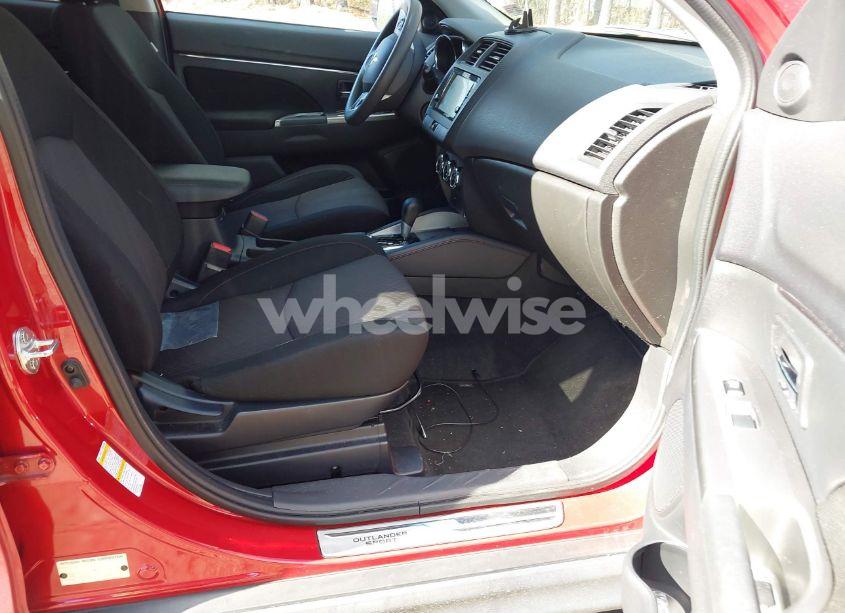 Photo 5 of 2018 Mitsubishi Outlander SPORT 2.0 ES (VIN JA4AP3AU3JZ001136)