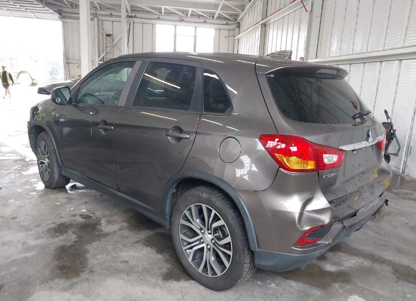 Photo 3 of 2018 Mitsubishi Outlander SPORT 2.0 ES/2.0 LE (VIN JA4AP3AU4JU019612)