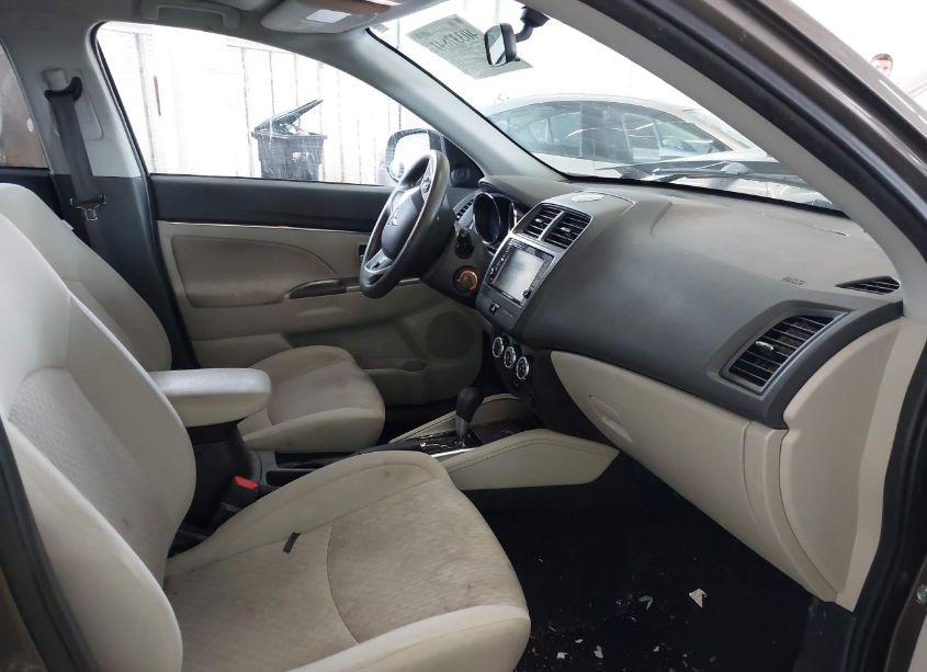 Photo 5 of 2018 Mitsubishi Outlander SPORT 2.0 ES/2.0 LE (VIN JA4AP3AU4JU019612)