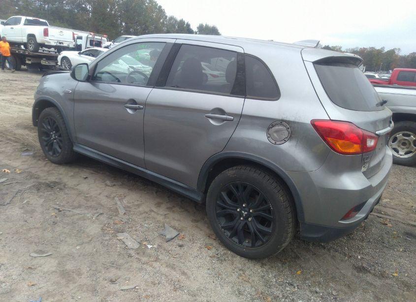 Photo 3 of 2018 Mitsubishi Outlander SPORT 2.0 LE (VIN JA4AP3AU5JZ030542)