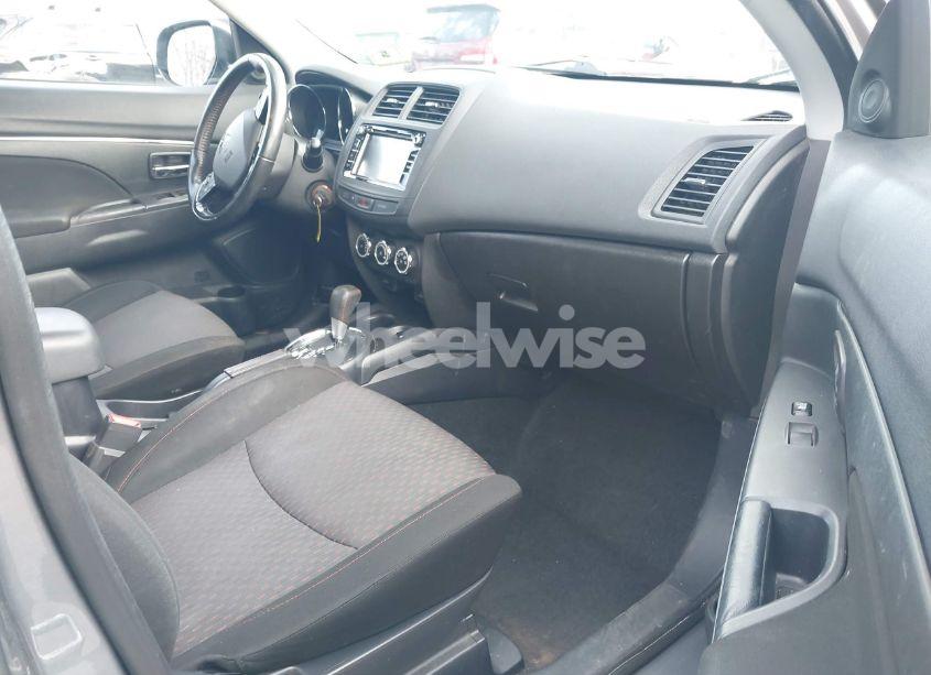 Photo 5 of 2017 Mitsubishi Outlander SPORT 2.0 ES/2.0 LE (VIN JA4AP3AU6HZ043312)