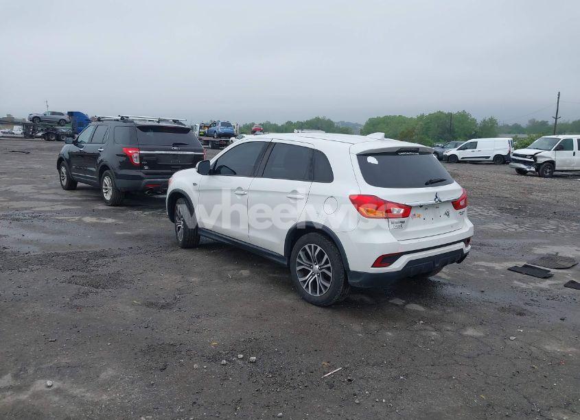 Photo 3 of 2018 Mitsubishi Outlander SPORT 2.0 ES (VIN JA4AP3AU6JU011611)