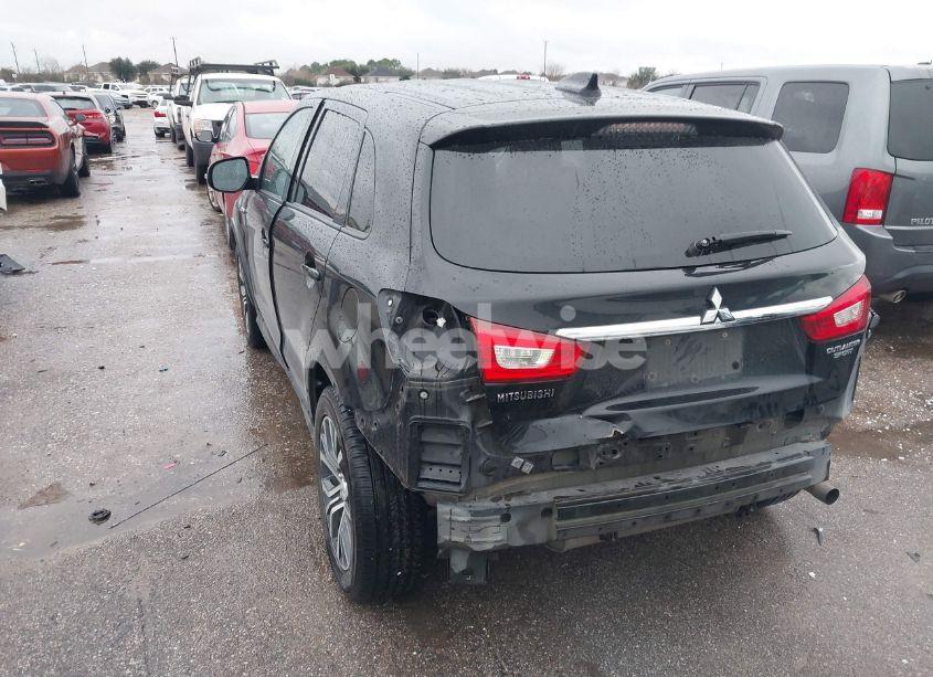 Photo 3 of 2018 Mitsubishi Outlander SPORT 2.0 ES (VIN JA4AP3AU6JZ001793)