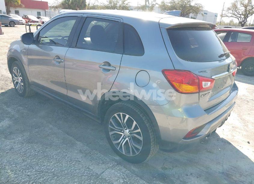 Photo 3 of 2018 Mitsubishi Outlander SPORT 2.0 ES (VIN JA4AP3AU6JZ025365)