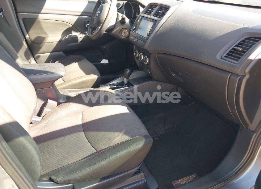 Photo 5 of 2018 Mitsubishi Outlander SPORT 2.0 ES (VIN JA4AP3AU6JZ025365)