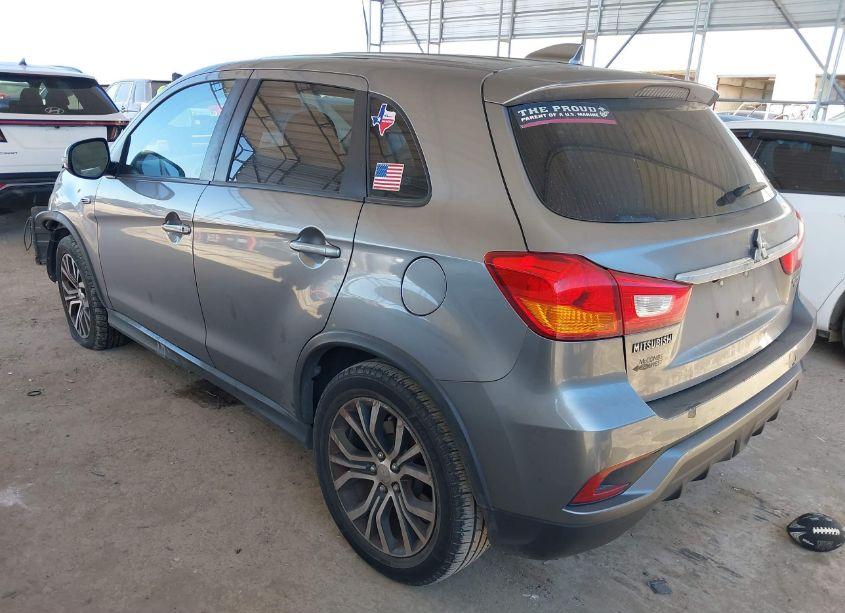 Photo 3 of 2018 Mitsubishi Outlander SPORT 2.0 ES (VIN JA4AP3AU6JZ032719)