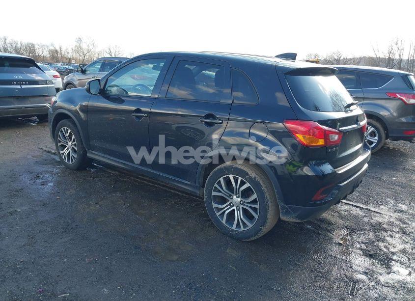 Photo 3 of 2018 Mitsubishi Outlander SPORT 2.0 ES (VIN JA4AP3AU8JZ007997)