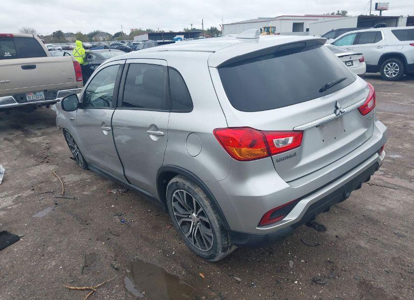Photo 3 of 2018 Mitsubishi Outlander SPORT 2.0 ES (VIN JA4AP3AU8JZ009300)
