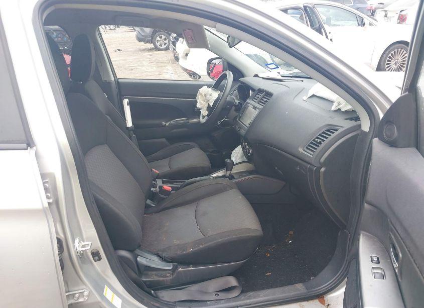 Photo 5 of 2018 Mitsubishi Outlander SPORT 2.0 ES (VIN JA4AP3AU8JZ009300)