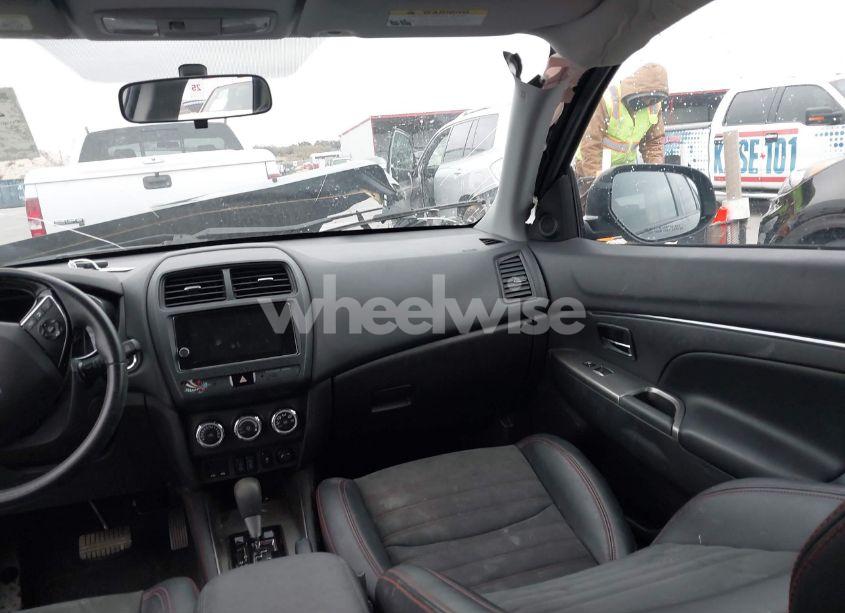 Photo 5 of 2018 Mitsubishi Outlander SPORT 2.4 SE (VIN JA4AP3AW0JU025974)