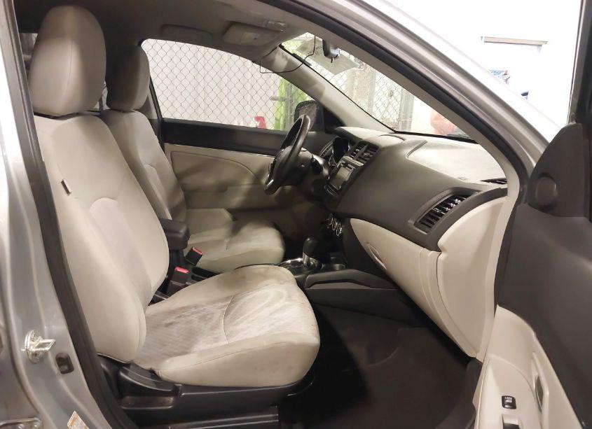 Photo 5 of 2017 Mitsubishi Outlander SPORT 2.4 SE (VIN JA4AP3AW4HZ018569)